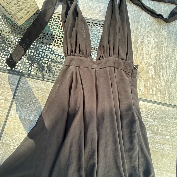 Elegant Black Halter Dress 🤍 - Picture 3 of 4